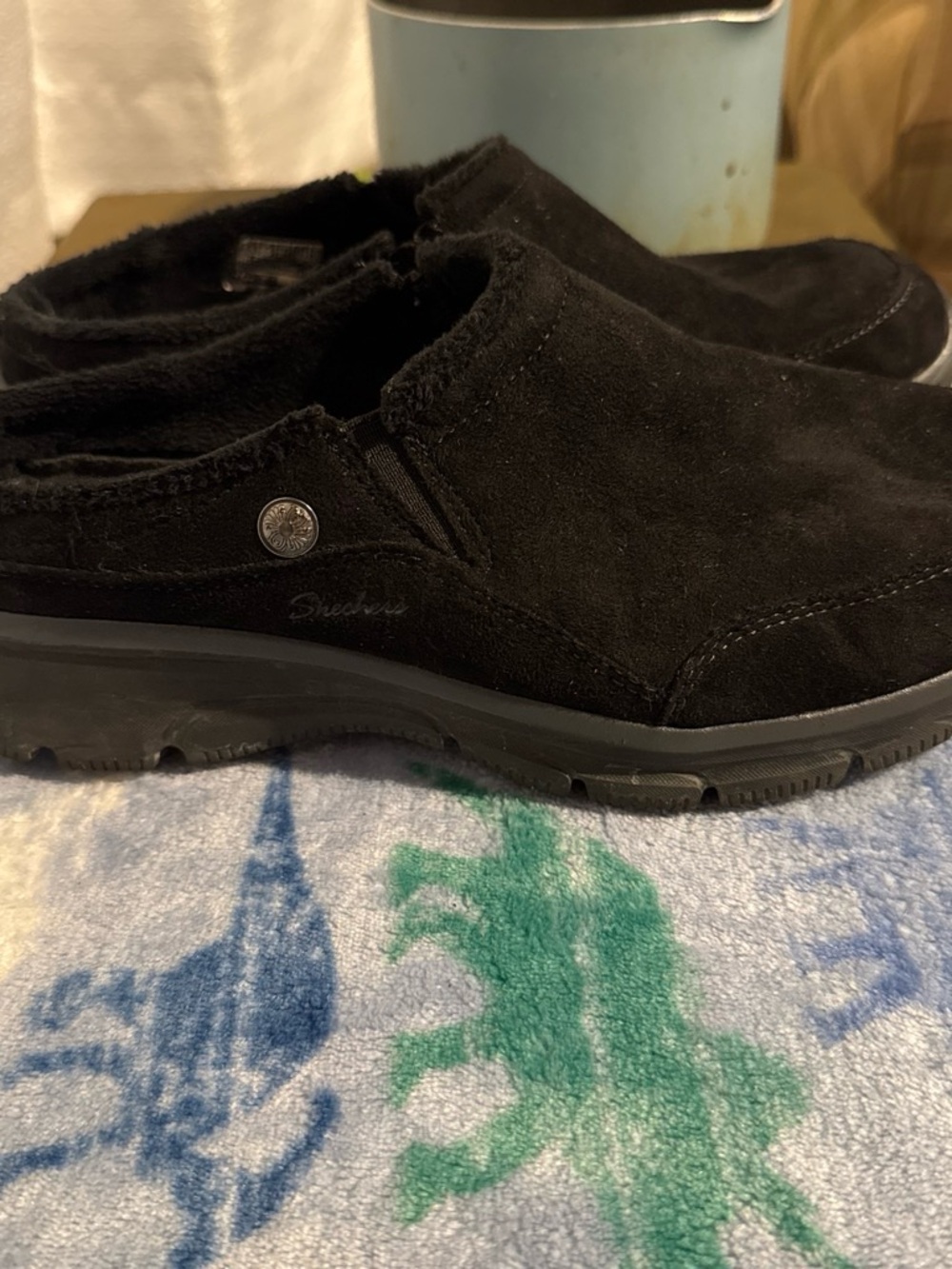 Black skechers clogs